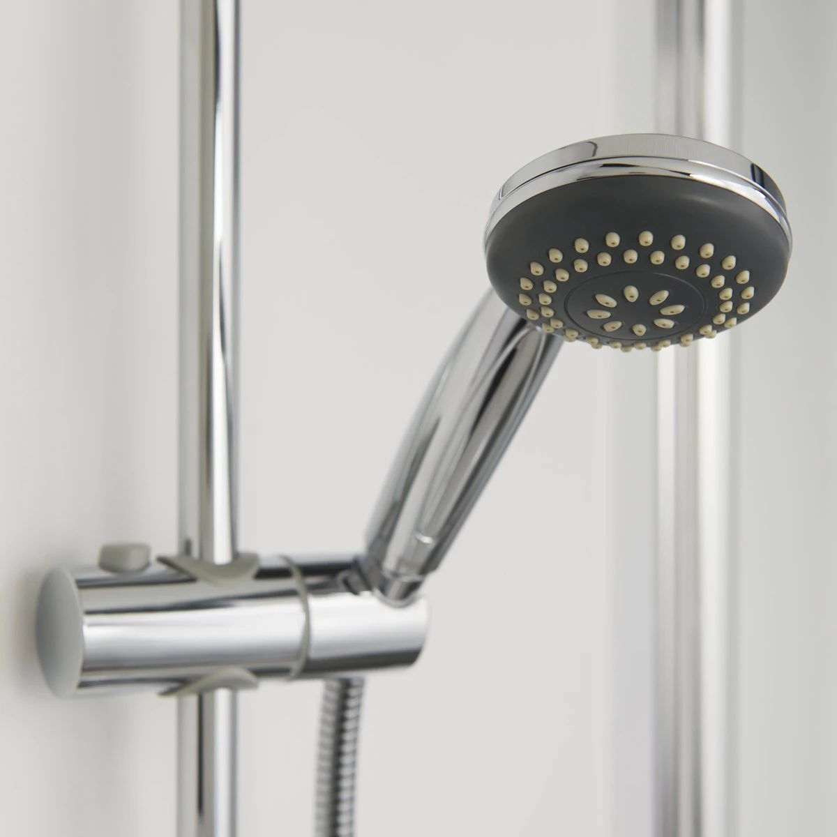 Tiger Valencia Handdouche - Douchekop Ø 8 Cm - Tot 40% Waterbesparend - 3 Standen - Chroom 4 Tiger Valencia Handdouche - Douchekop Ø 8 Cm - Tot 40% Waterbesparend - 3 Standen - Chroom - Afbeelding 2