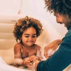 Tubble® Royale Air Bath - 255L - Ambient Taupe - Opblaasbaar Ligbad – Voor Volwassenen -Badkamer Accessoires Winkel 1200x1200 2510