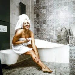 Relaxdays Wc Bril Softclose - D-vorm - Toiletbril Universeel - Toiletdeksel Plastic - Wit 14 Relaxdays Wc Bril Softclose - D-vorm - Toiletbril Universeel - Toiletdeksel Plastic - Wit -Badkamer Accessoires Winkel 1200x1200 2574