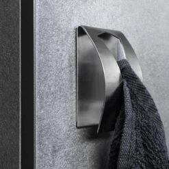 QUVIO Handdoek Houder RVS - Handdoek Of Theedoek Klem Met Plakstrip Voor In Keuken, Badkamer, Toilet Of Bijkeuken - Strak Design En Geen Schroeven Nodig - Staal - Klem - Theedoek 14 QUVIO Handdoek Houder RVS - Handdoek Of Theedoek Klem Met Plakstrip Voor In Keuken, Badkamer, Toilet Of Bijkeuken - Strak Design En Geen Schroeven Nodig - Staal - Klem - Theedoek -Badkamer Accessoires Winkel 1200x1200 408