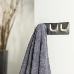 Tiger - Handdoekhaak Rack Pinky - RVS Geborsteld -Badkamer Accessoires Winkel 1200x1200 534