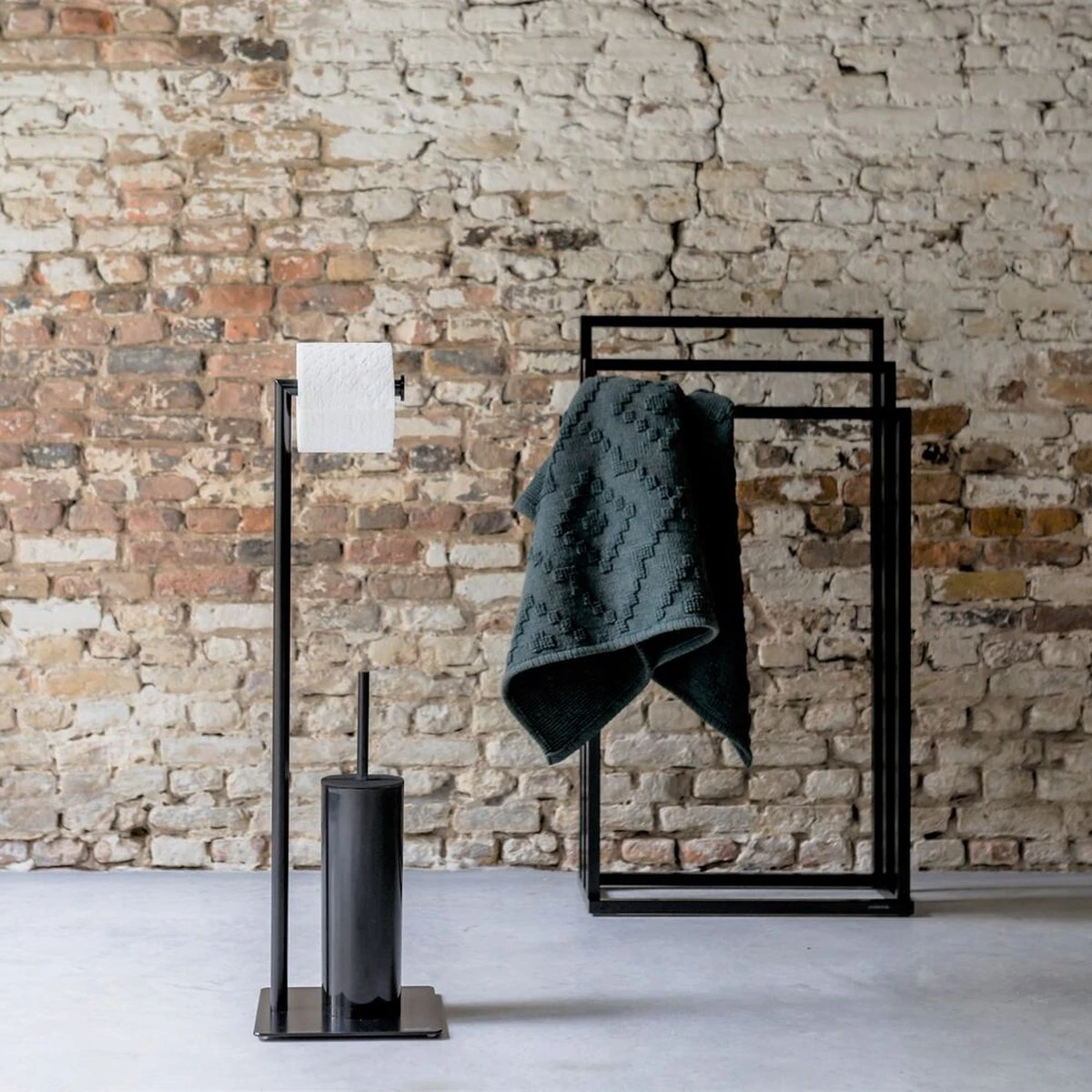 Sealskin Tube - Toiletbutler - Toiletrolhouder - Toiletborstel Met Houder - Vrijstaand - Zwart 6 Sealskin Tube - Toiletbutler - Toiletrolhouder - Toiletborstel Met Houder - Vrijstaand - Zwart - Afbeelding 4