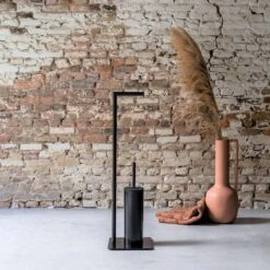 Sealskin Tube - Toiletbutler - Toiletrolhouder - Toiletborstel Met Houder - Vrijstaand - Zwart 14 Sealskin Tube - Toiletbutler - Toiletrolhouder - Toiletborstel Met Houder - Vrijstaand - Zwart -Badkamer Accessoires Winkel 1200x1200 939