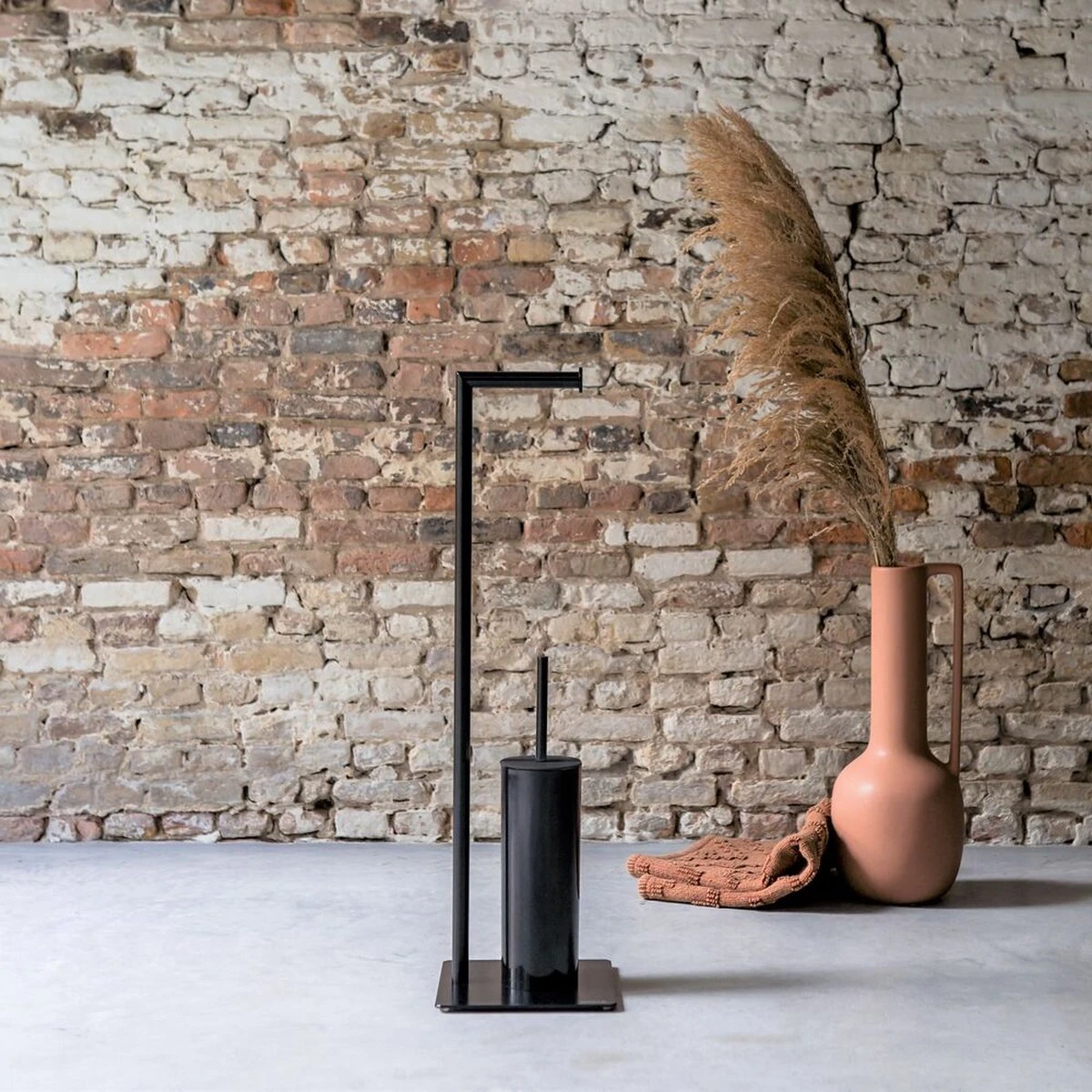 Sealskin Tube - Toiletbutler - Toiletrolhouder - Toiletborstel Met Houder - Vrijstaand - Zwart 7 Sealskin Tube - Toiletbutler - Toiletrolhouder - Toiletborstel Met Houder - Vrijstaand - Zwart - Afbeelding 5