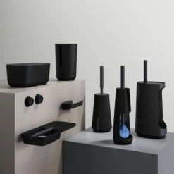 Tiger Tess - Reserverolhouder Met Deksel - Vrijstaand - Zwart / Antraciet 15 Tiger Tess - Reserverolhouder Met Deksel - Vrijstaand - Zwart / Antraciet -Badkamer Accessoires Winkel 1200x1200 950