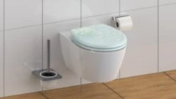 SCHÜTTE WC-Bril 82381 FLOWER IN THE WIND - Duroplast - Soft Close - Afklikbaar - RVS-Scharnieren - Decor - 3-zijdige Print -Badkamer Accessoires Winkel 1200x675 33