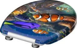 SCHÜTTE WC-Bril 82372 SEA LIFE - Duroplast - Soft Close - Afklikbaar - RVS-Scharnieren - Decor - 3-zijdige Print -Badkamer Accessoires Winkel 1200x761 5