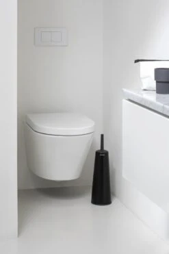 Brabantia ReNew WC Borstel - Met Houder - Matt Black 16 Brabantia ReNew WC Borstel - Met Houder - Matt Black -Badkamer Accessoires Winkel 799x1200 12