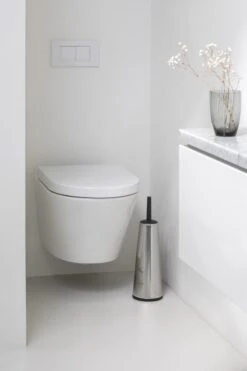 Brabantia ReNew WC Borstel - Met Houder - Matt Steel 15 Brabantia ReNew WC Borstel - Met Houder - Matt Steel -Badkamer Accessoires Winkel 800x1200 11