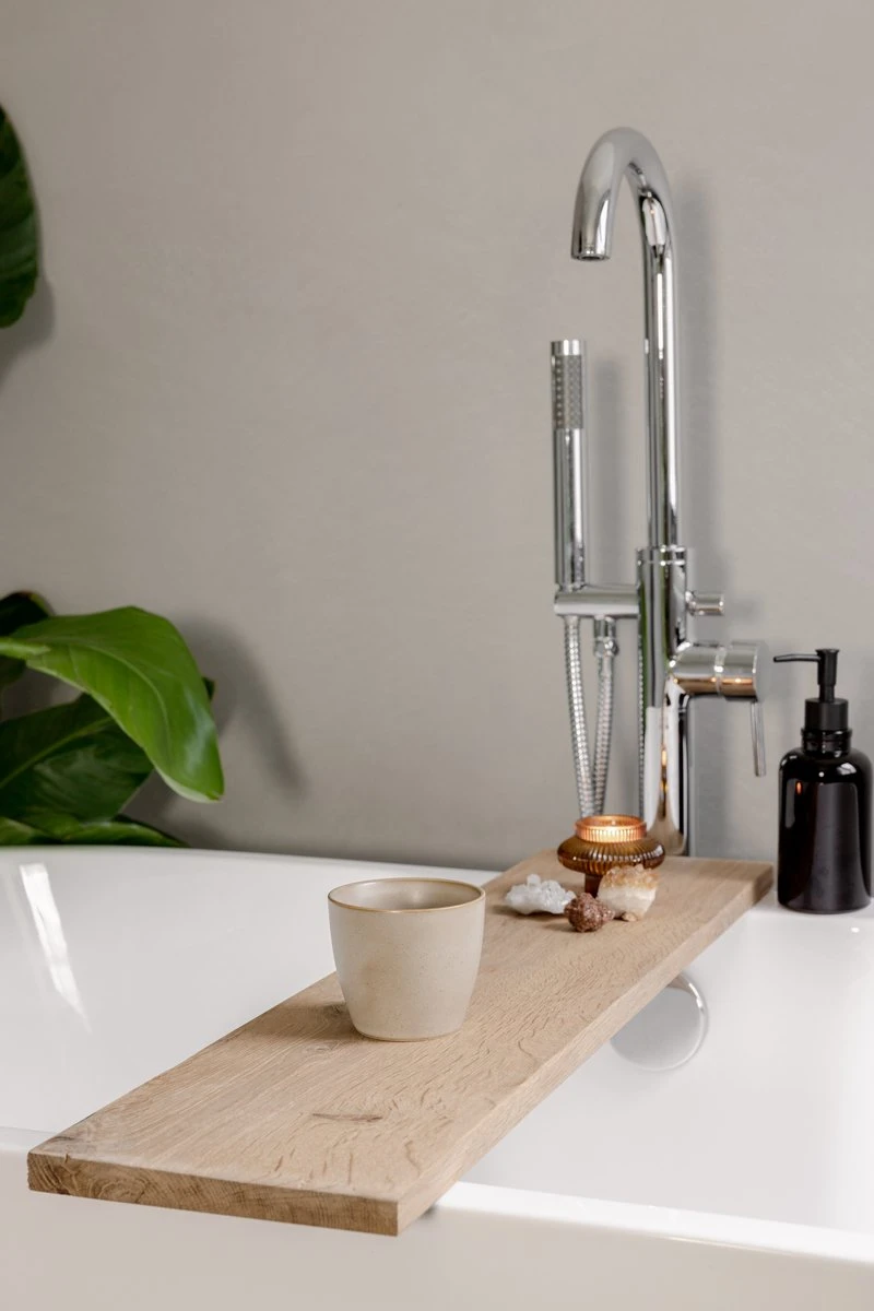 Badplank Eiken 80 Cm – Warm Eikenhout – Badplank Voor In Bad – Handgemaakt – Duurzaam En Sterk Hout – Sfeervol En Warme Uitstraling 4 Badplank Eiken 80 Cm – Warm Eikenhout – Badplank Voor In Bad – Handgemaakt – Duurzaam En Sterk Hout – Sfeervol En Warme Uitstraling - Afbeelding 2