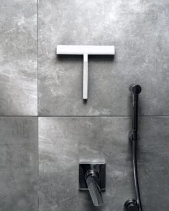 Douchewisser Wit Met Magneetstrip - Badkamer Accessoires - Raamwisser - Trekker Douche - Silicone - 21cm X 20cm -Badkamer Accessoires Winkel 960x1200 2